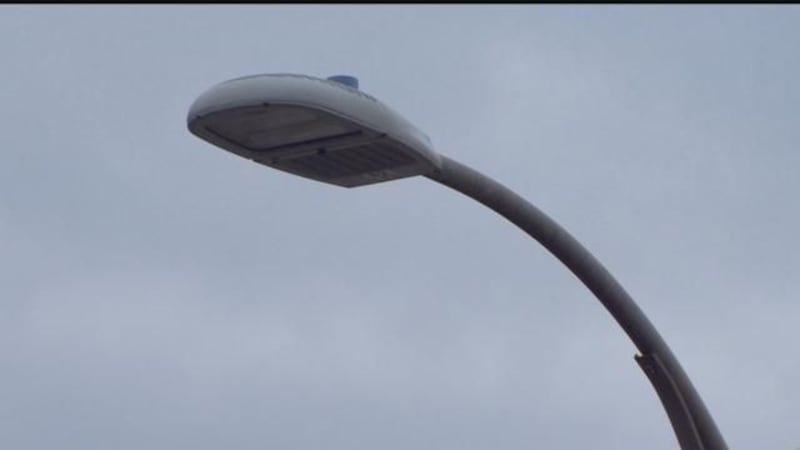 Energy-efficient LED street lamp