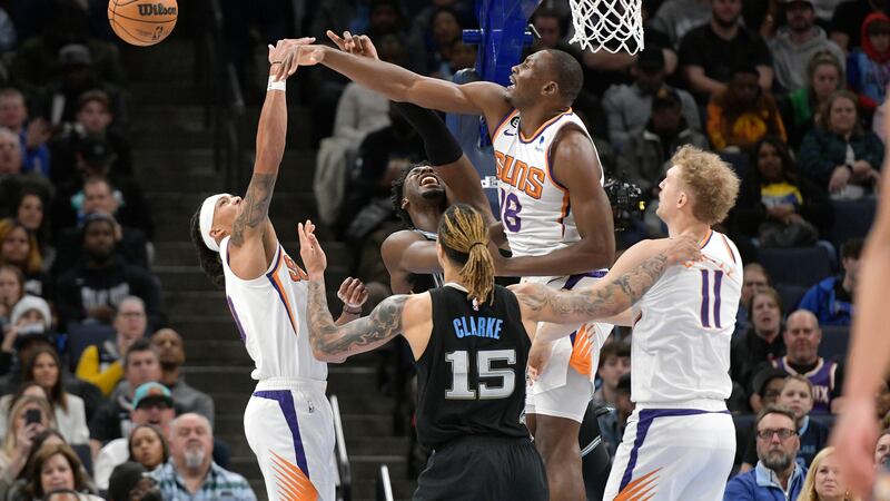 Phoenix Suns center Bismack Biyombo defends against Memphis Grizzlies forward Jaren Jackson...